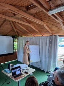 Pani Magda prowadzi wykład o stresie