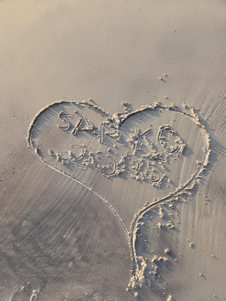 Sarko na piasku na plaży